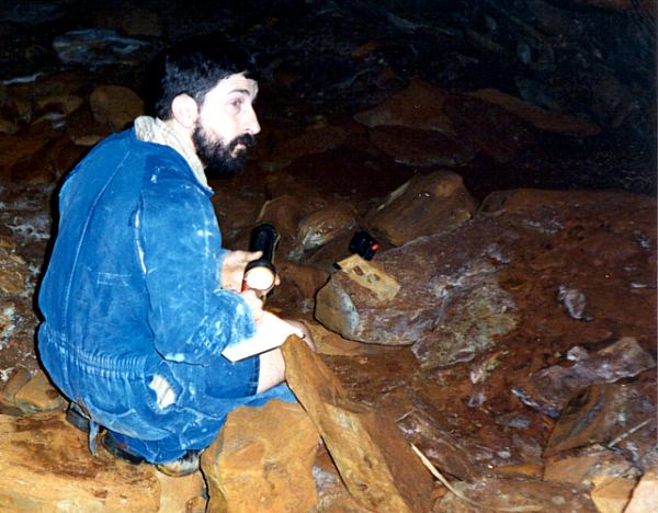 Leopard Skull Cave Peter surveying[JVolk]